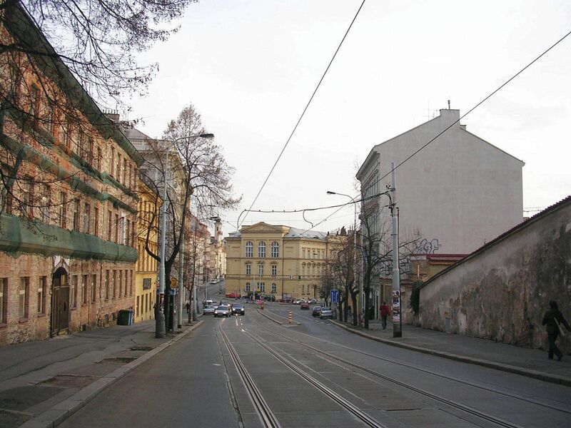 ملف:Vyšehradská-od Emauz.jpg