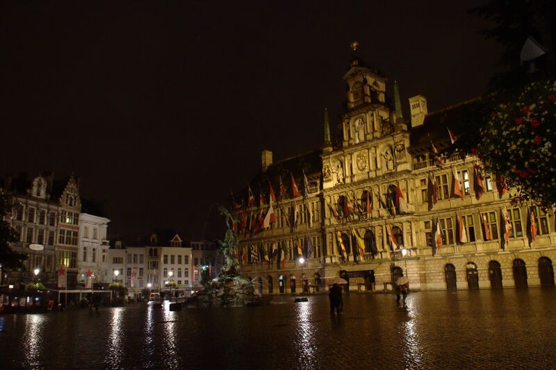 ملف:Antverpy, Grote Markt, radnice.jpg