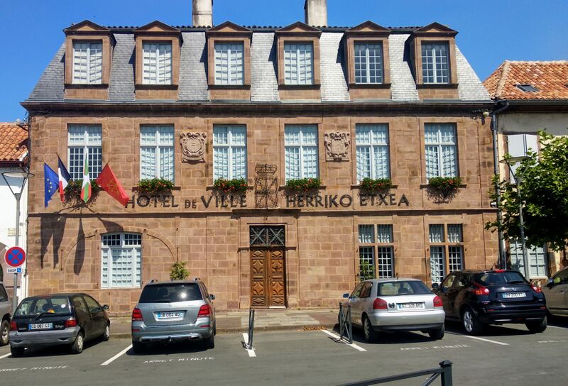 ملف:Donibane Garaziko herriko etxea.jpg
