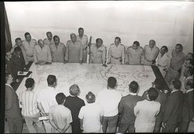 غرفة عمليات حرب أكتوبر: من اليمين: حسني مبارك، الجمسي، السادات، احمد اسماعيل، محمد علي فهمي، محمد سعيد الماحي...