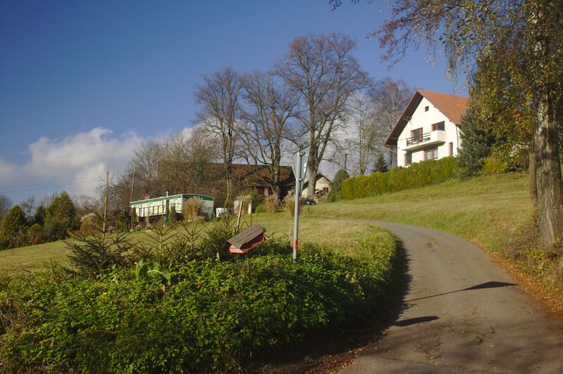 ملف:Lhotka, chalupy.jpg