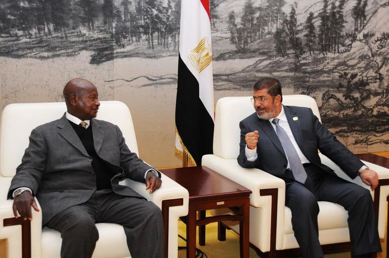 ملف:Museveni-Morsi-Kampala-2012-10-09.jpg