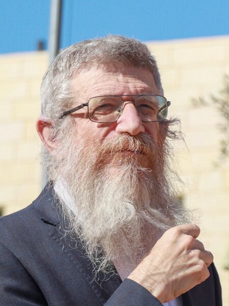 ملف:TzviKostiner (cropped).jpg