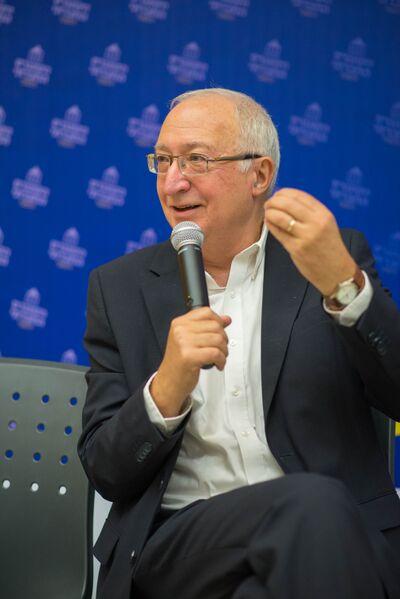 ملف:מנואל טרכטנברג קונגרס חברתי.jpg