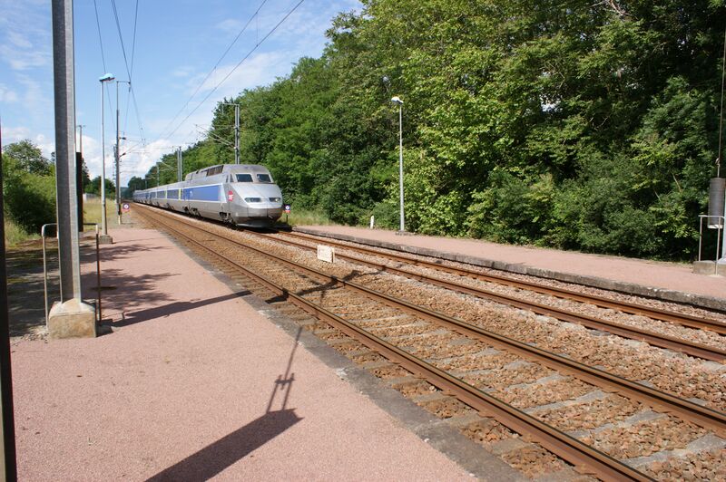 ملف:Gare-Drefféac-TGV.JPG