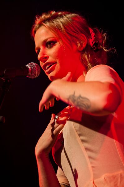ملف:Gin Wigmore.jpg