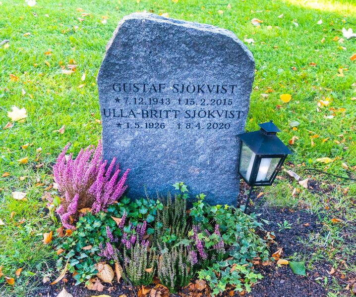 ملف:Gustaf Sjökvists gravsten 2021.jpg