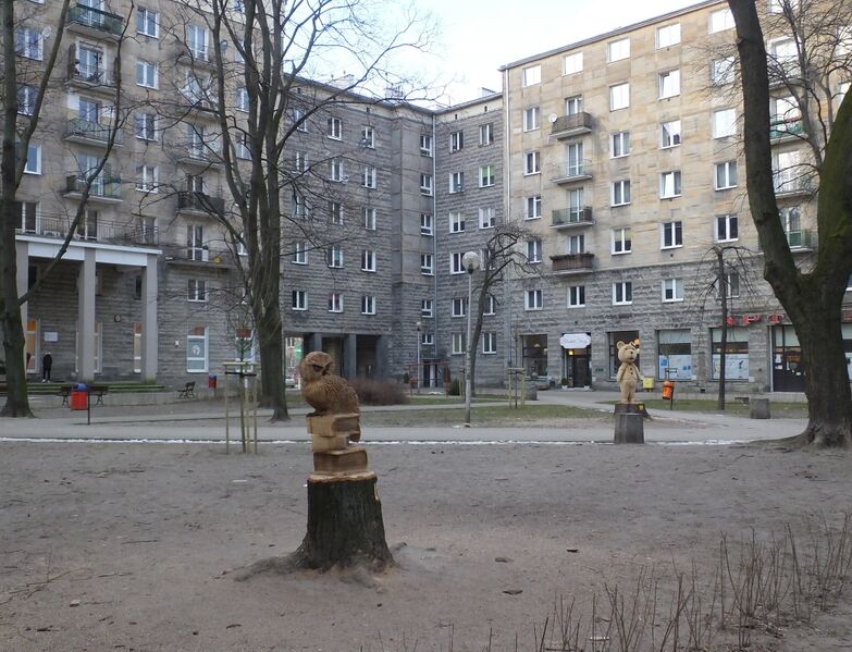 ملف:Plac basniowy w warszawie.jpg