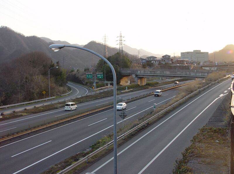 ملف:View of Uenohara Interchange.jpg