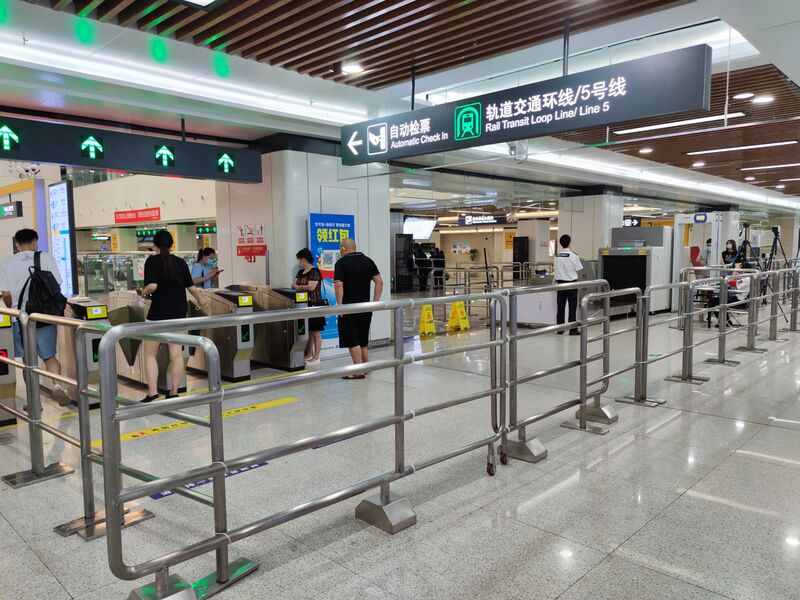 ملف:重庆轨交重庆西站进站口 02.jpg