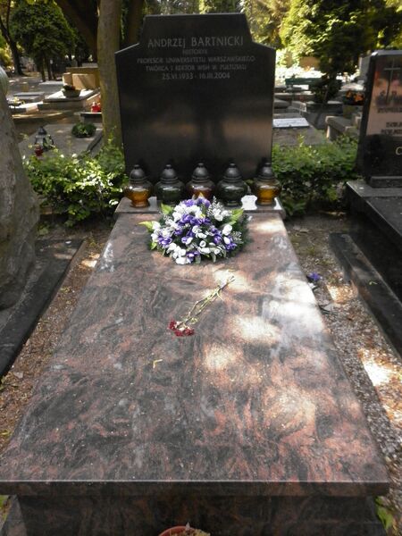ملف:Andrzej Bartnicki grób.JPG
