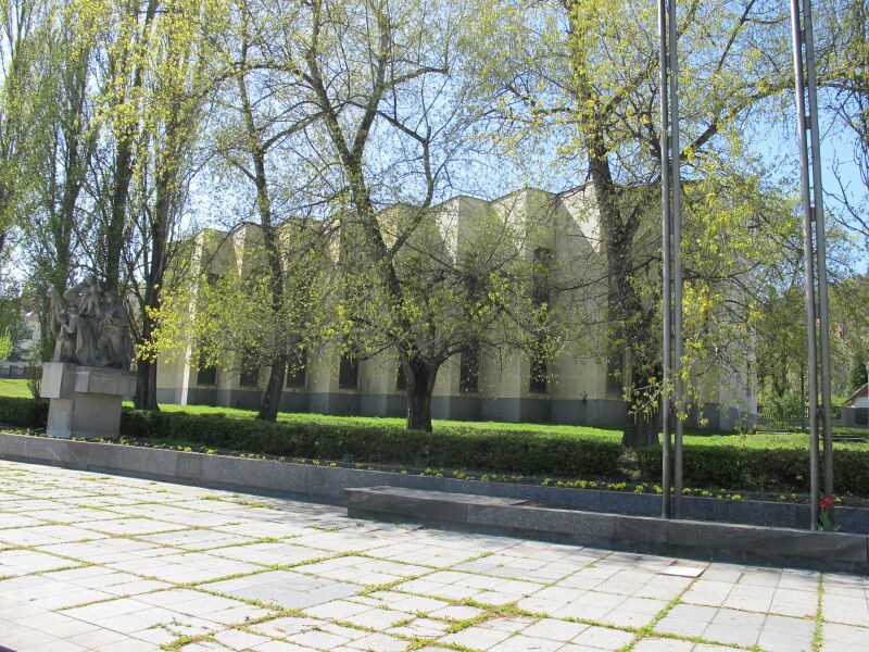 ملف:Archiv + pomník Most.jpg