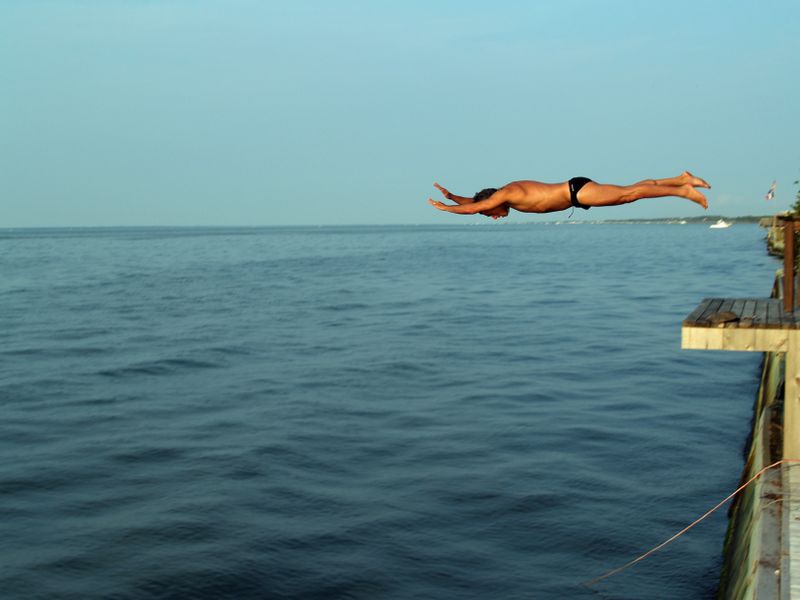 ملف:Diving off a deck into the Great South Bay of Long Island.jpg