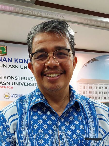 ملف:Rektor Unand Yuliandri.jpg