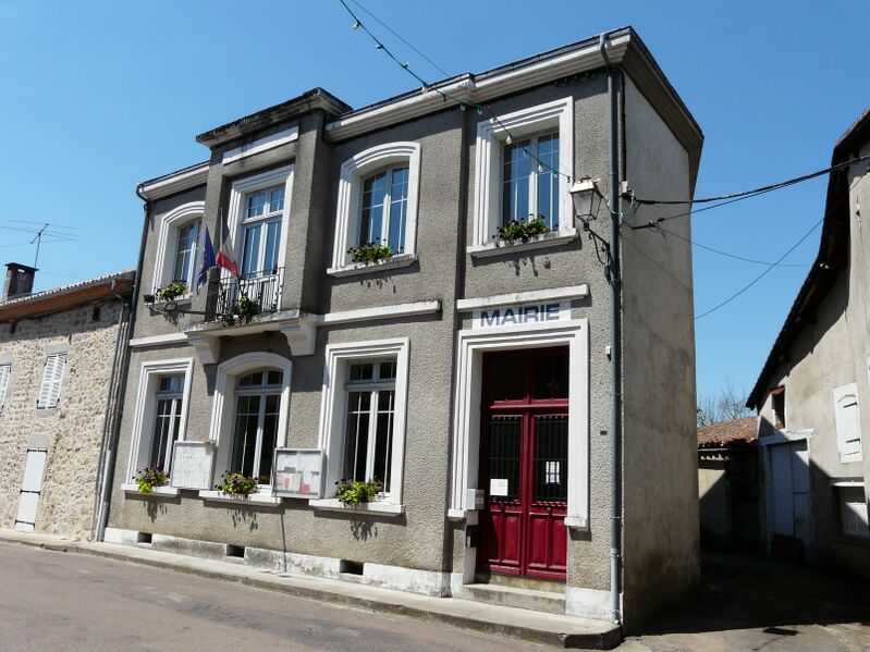 ملف:Busserolles mairie (1).JPG