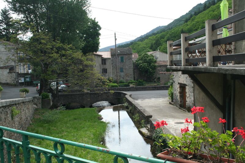 ملف:Castanet-le-Haut Capials.JPG