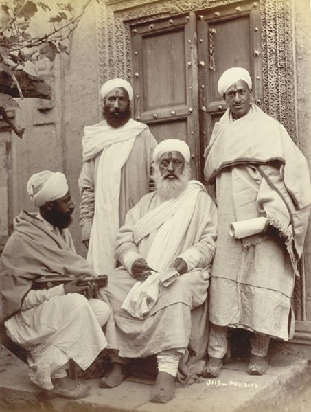 ملف:KashmirPundit1895BritishLibrary.jpg