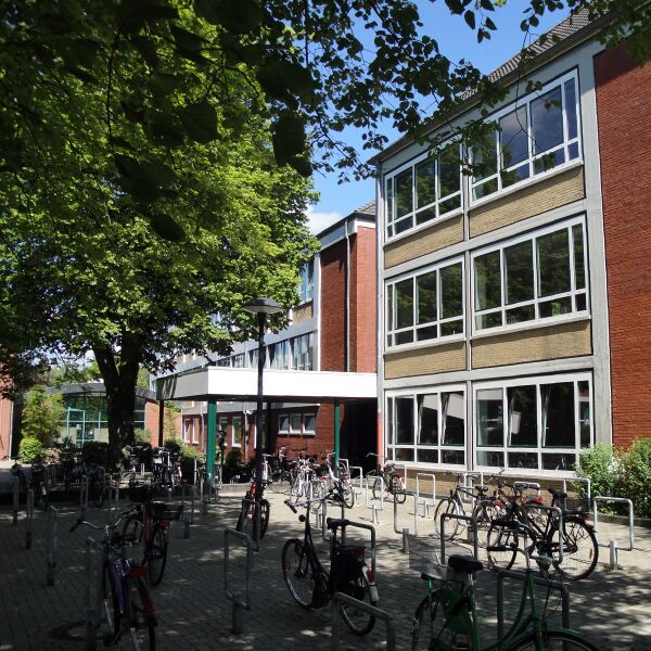 ملف:Leer Teletta-Groß-Gymnasium.jpg