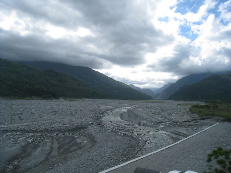 ملف:Mugua River , Hualien.JPG
