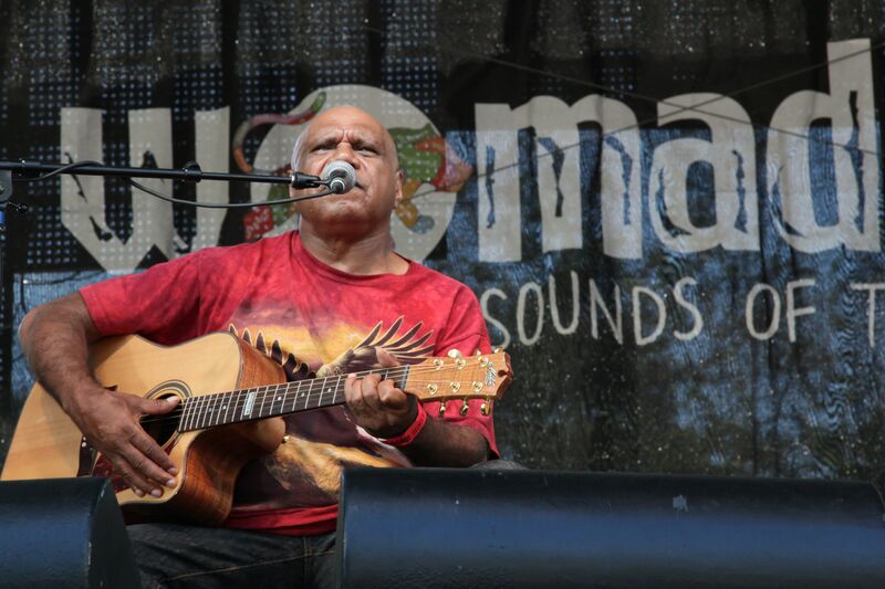ملف:Archie Roach.jpg