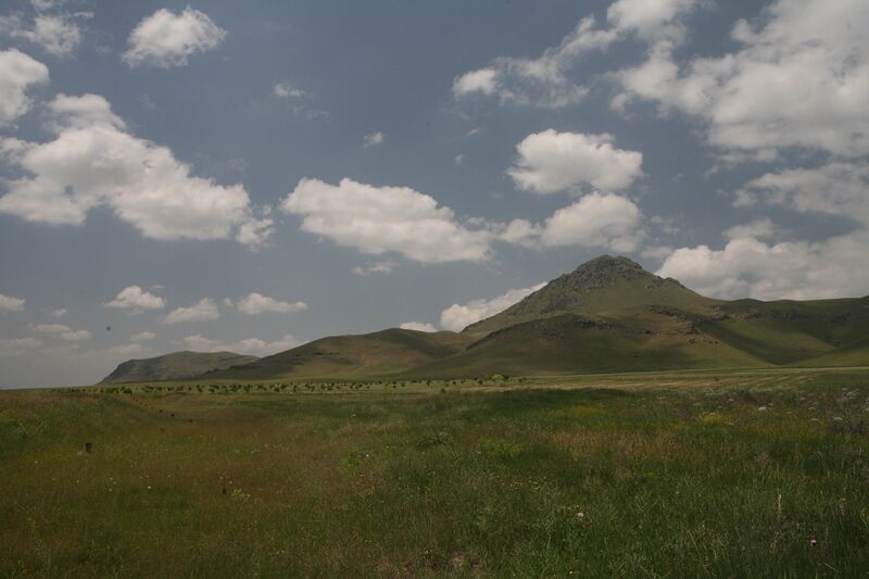 ملف:Arteni Volcano.jpg