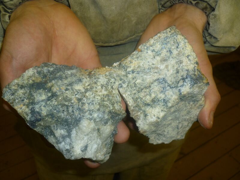 ملف:Silver ore.JPG