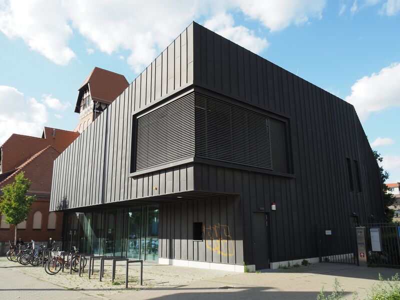 ملف:2019-07-02 Mittelpunktbibliothek Treptow.jpg