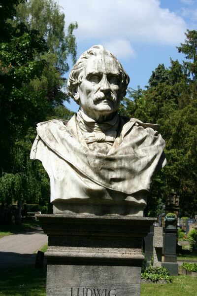 ملف:Stuttgart Pragfriedhof Ludwig Hofer2.JPG