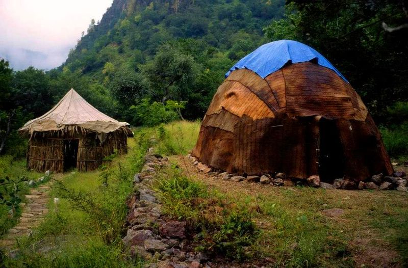 ملف:Traditional houses on the Mabla Mountains.jpg