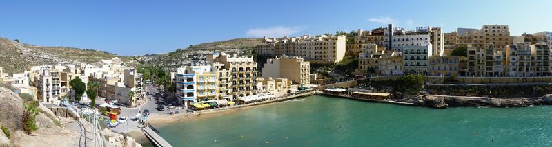 ملف:Xlendi Bucht Panorama.jpg