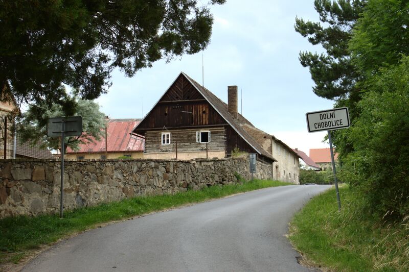 ملف:Dolní Chobolice, silnice.jpg