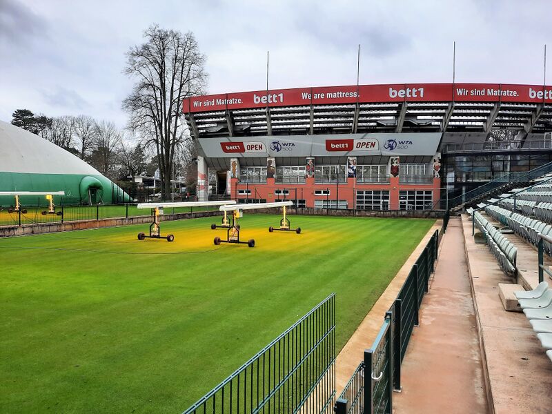ملف:Grunewald Steffi-Graf-Stadion Lawn.jpg