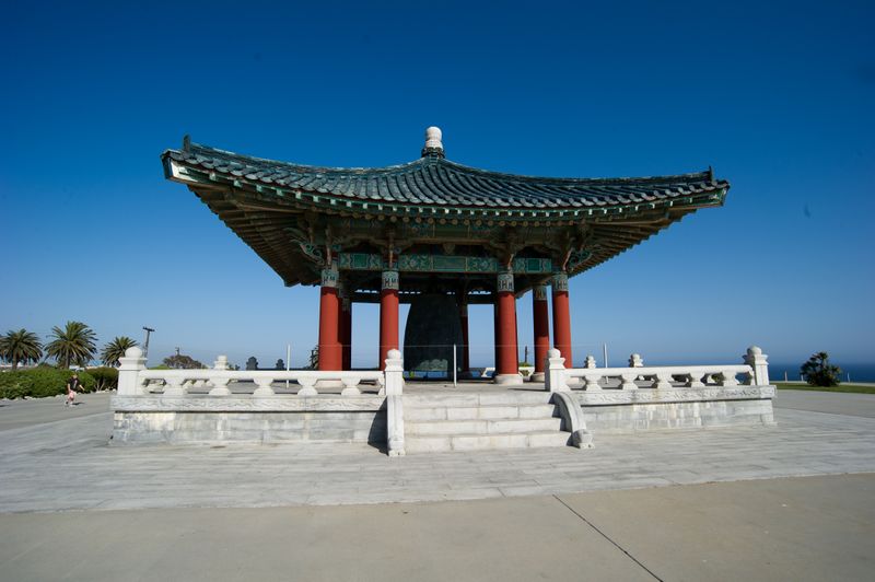 ملف:Korean friendship bell 2010.jpg