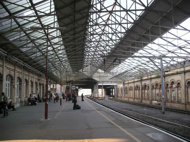 ملف:Crewe station platform12.jpg