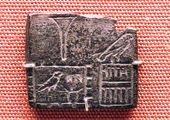 نقش عاجي صغير لدجر يذكر اسم قلعة أو منطقة الملك "حور-دجر-إب".