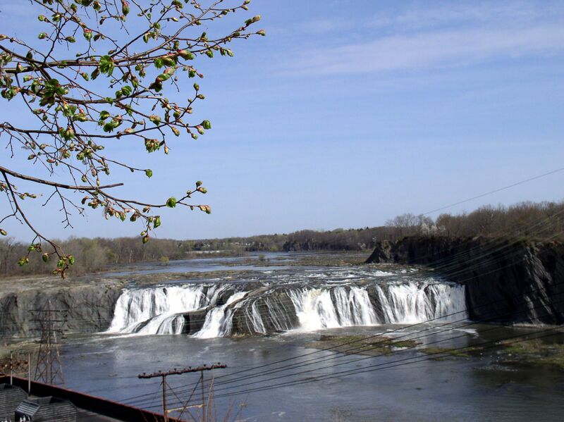 ملف:NYmohawk-CohoesFalls.JPG