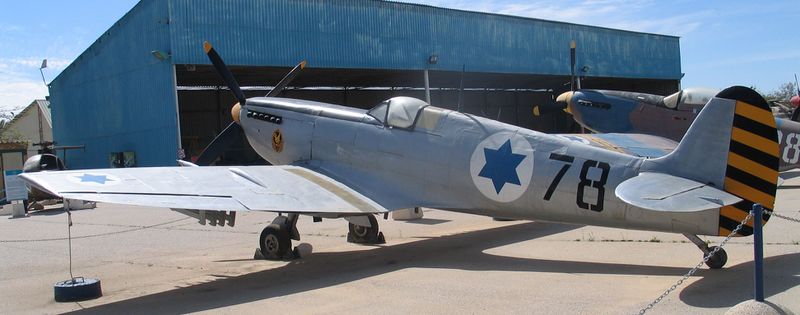 ملف:Spitfire-MkIX-hatzerim-1-2.jpg