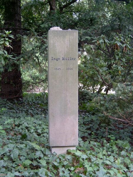 ملف:Tombstone Inge Müller.jpg