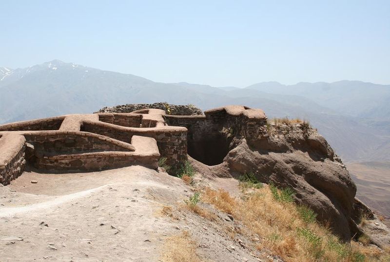 ملف:Alamut2.jpg