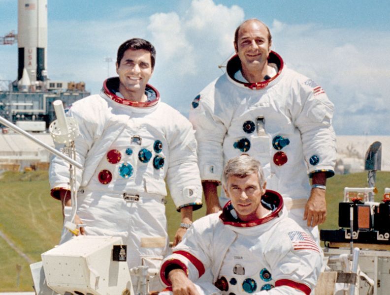 ملف:Apollo 17 crew.jpg