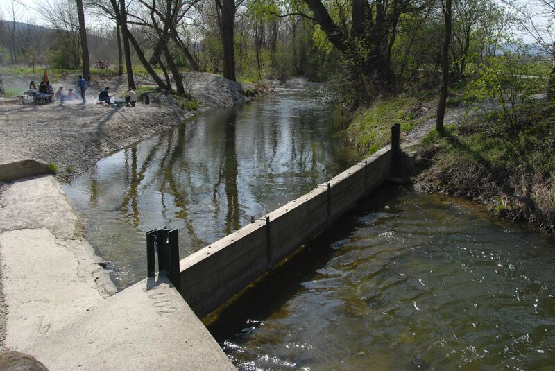 ملف:Katzelsdorfer Mühlbachableitung.jpg