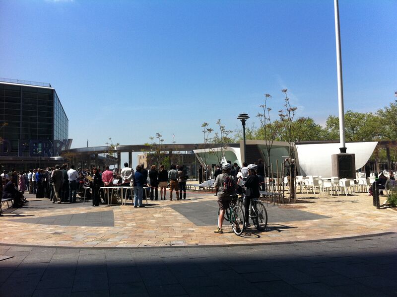 ملف:Peter Minuit Plaza (5722862286).jpg