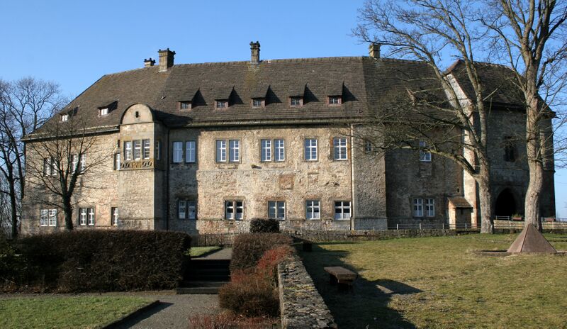 ملف:Burg dringenberg.jpg