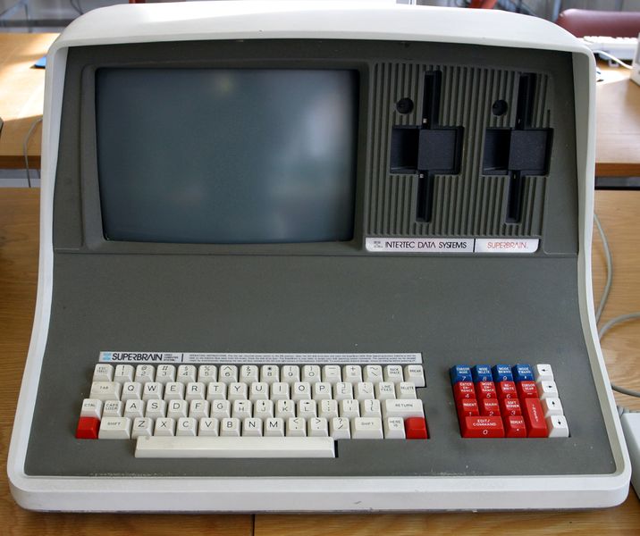 ملف:Intertec Superbrain.jpg