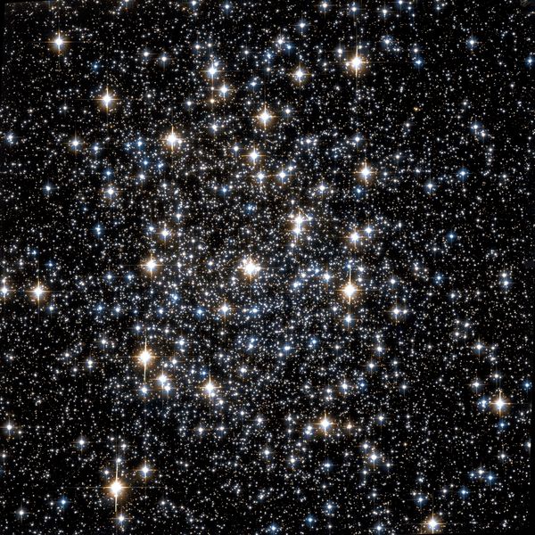 ملف:NGC 3201 Hubble WikiSky.jpg