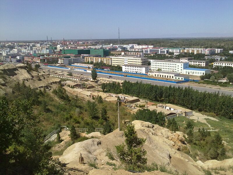 ملف:从得仁山上俯瞰北屯市区远处是北屯中学 - panoramio.jpg