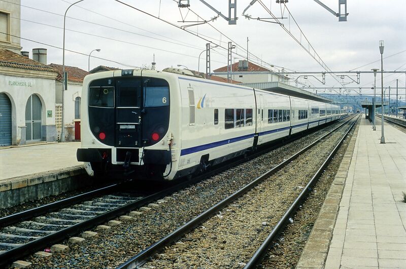 ملف:Bf Linares-Baeza, Talgo7-Einheit.jpg