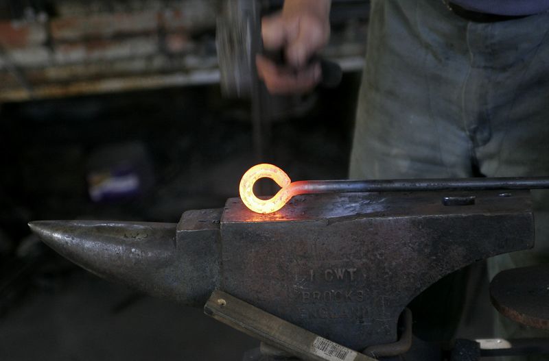 ملف:Blacksmith at work02.jpg