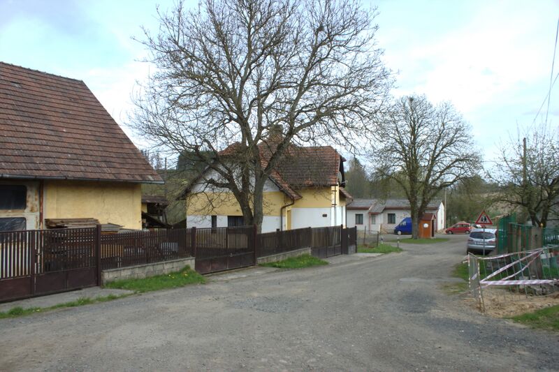 ملف:Kovčín, náves.jpg