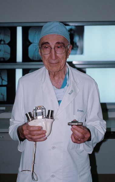 ملف:Michael DeBakey.jpg